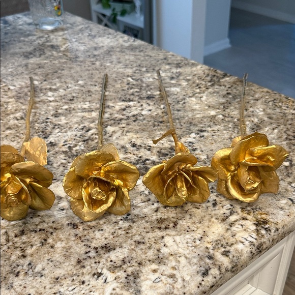 Gold Decorative Roses Set - Picture 1 of 1
